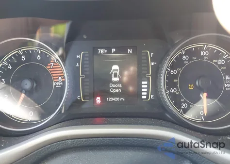 2017 Jeep Cherokee Latitude 4X4 z USA, uszkodzony, nr VIN 1C4PJMCS4HW635893